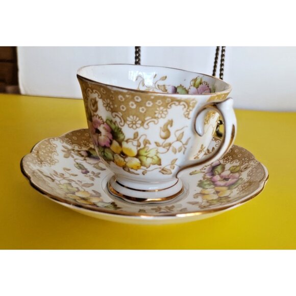 Royal Albert Tea Cup & Saucer Set "Lovelace" Pattern 1940's - Picture 5 of 9